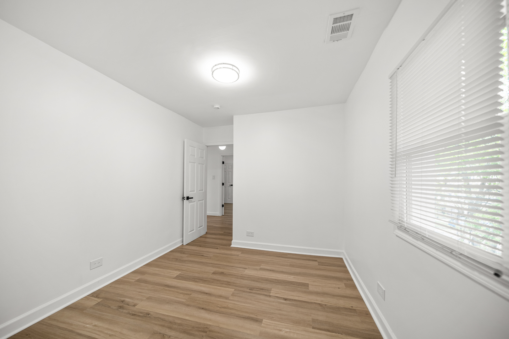 639 N Leamington Avenue Property Photo 31
