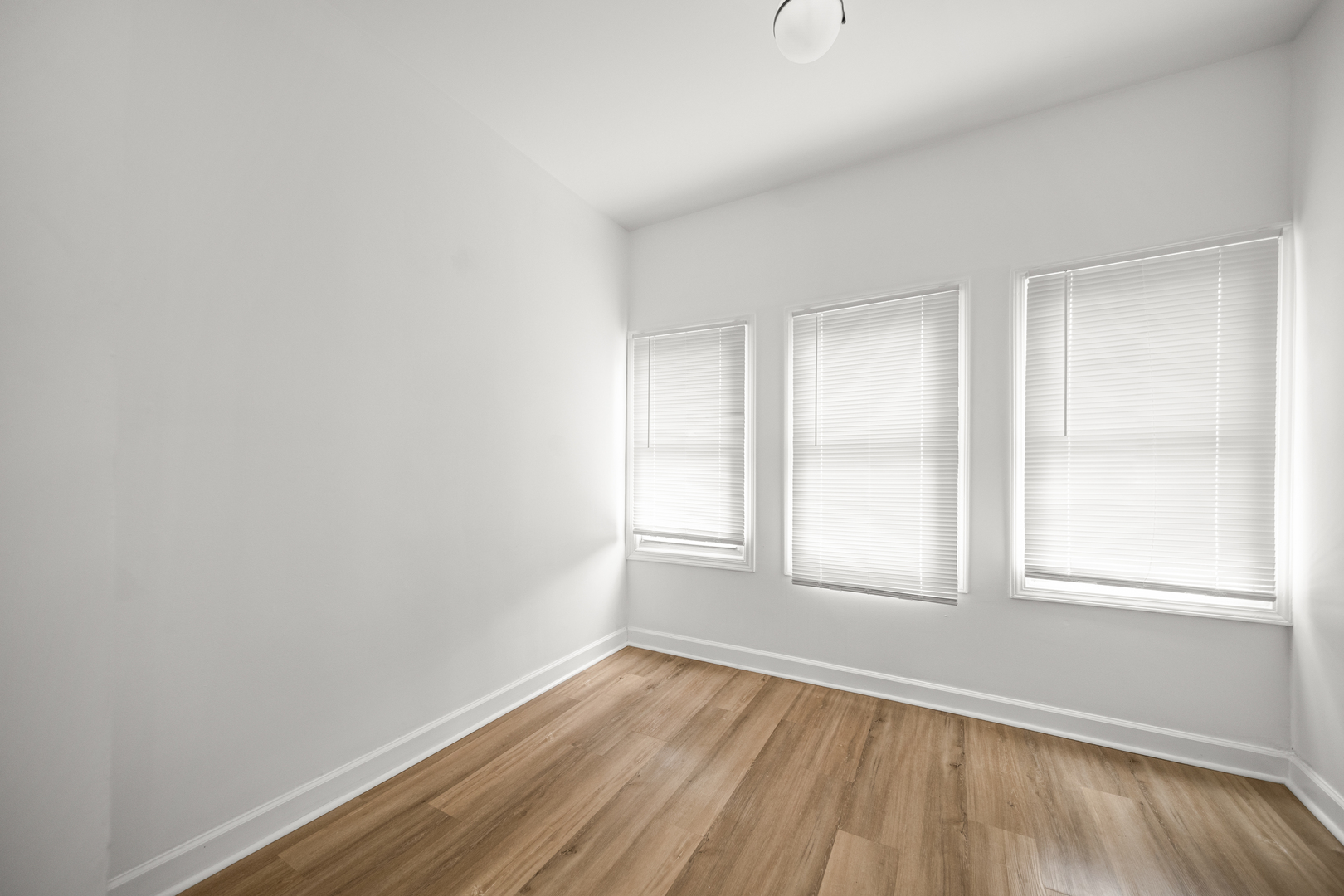 639 N Leamington Avenue Property Photo 33