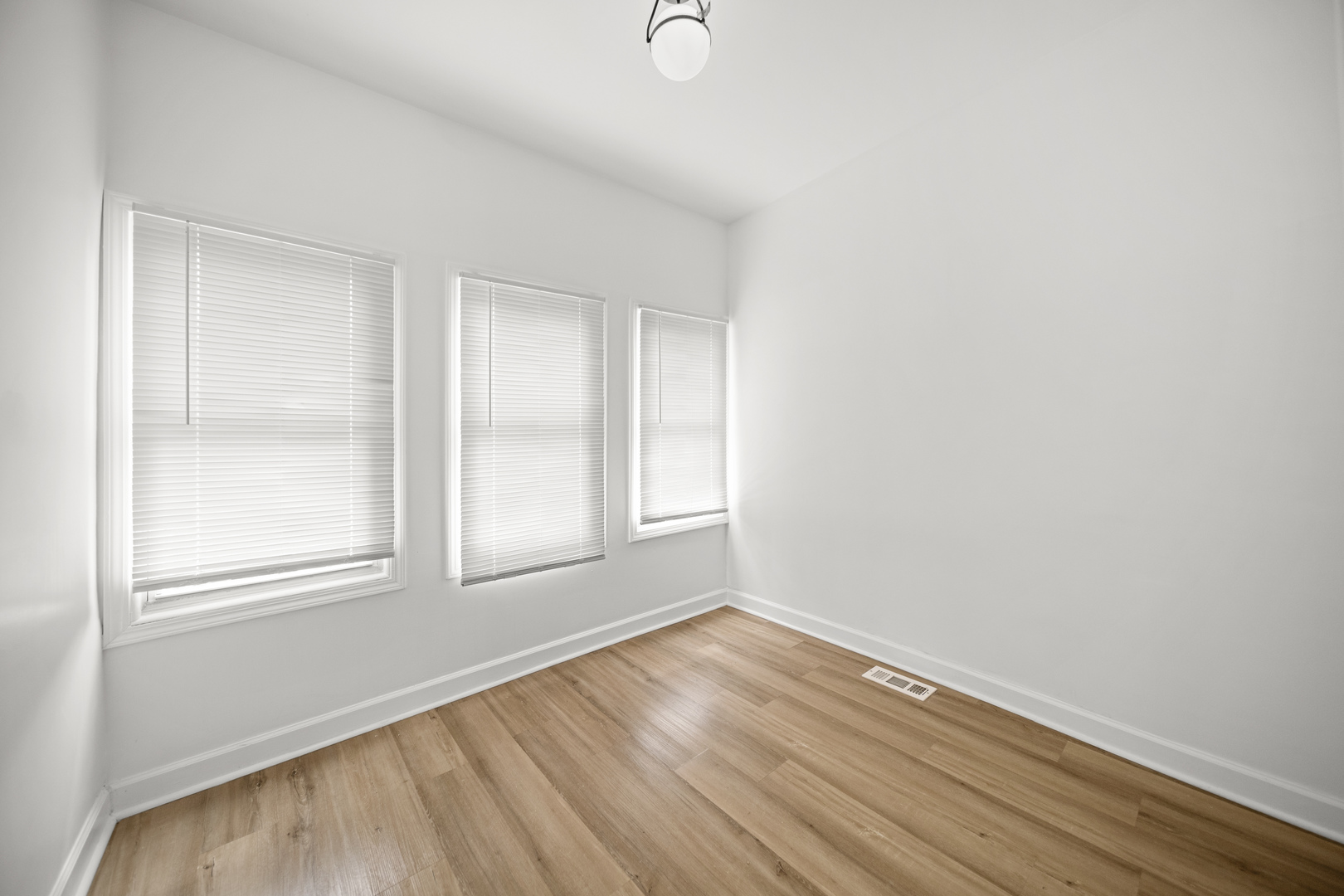 639 N Leamington Avenue Property Photo 34