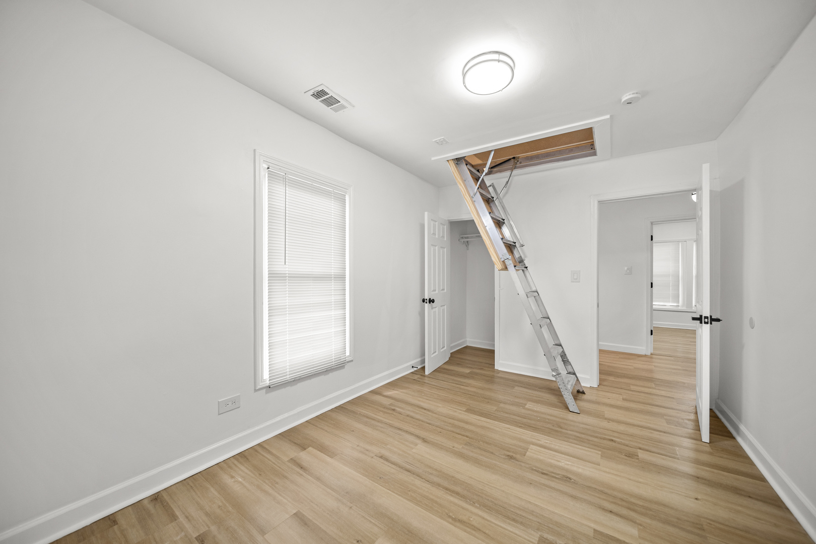 639 N Leamington Avenue Property Photo 35