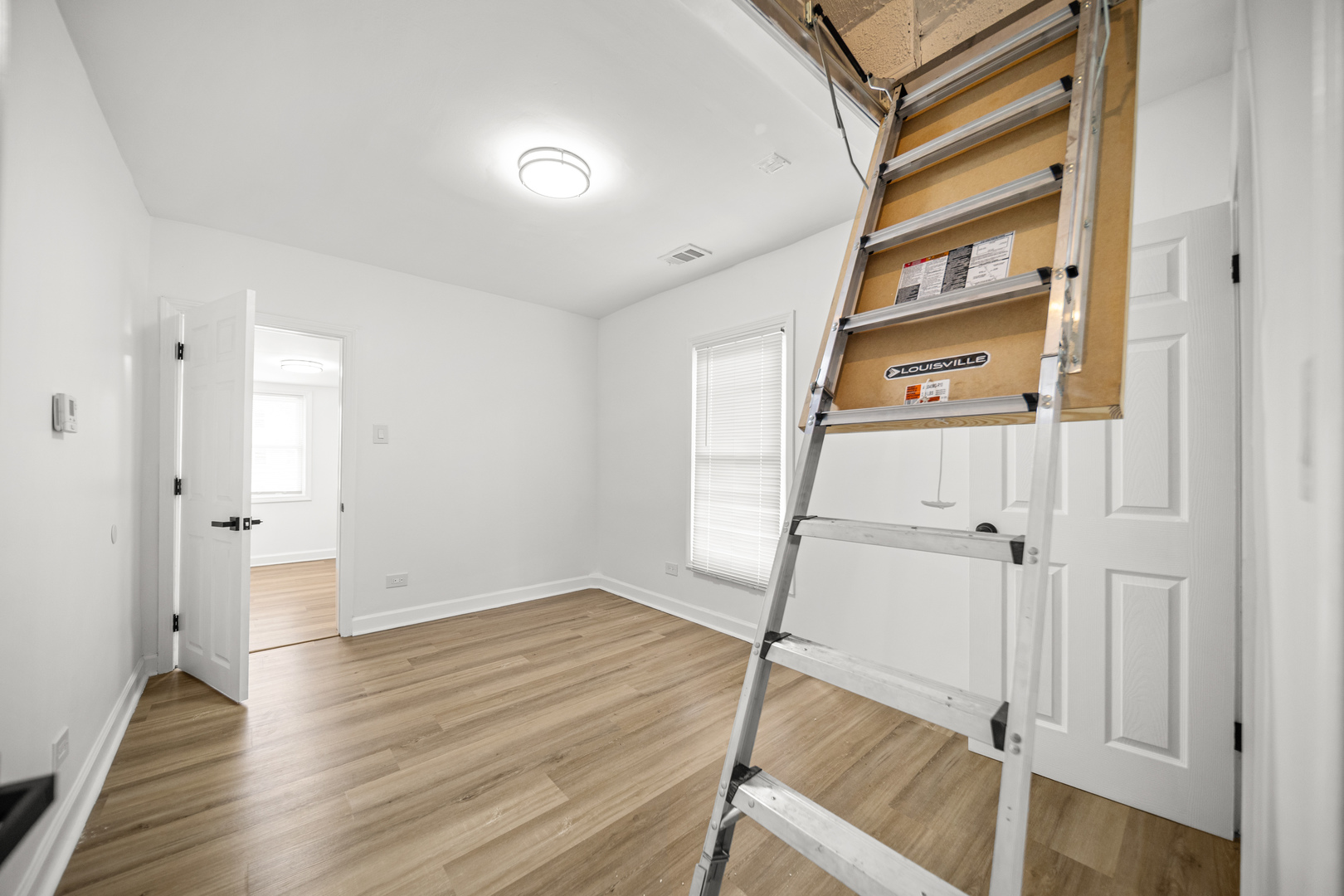 639 N Leamington Avenue Property Photo 37