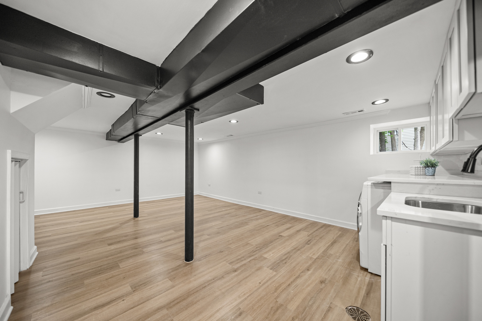 639 N Leamington Avenue Property Photo 49