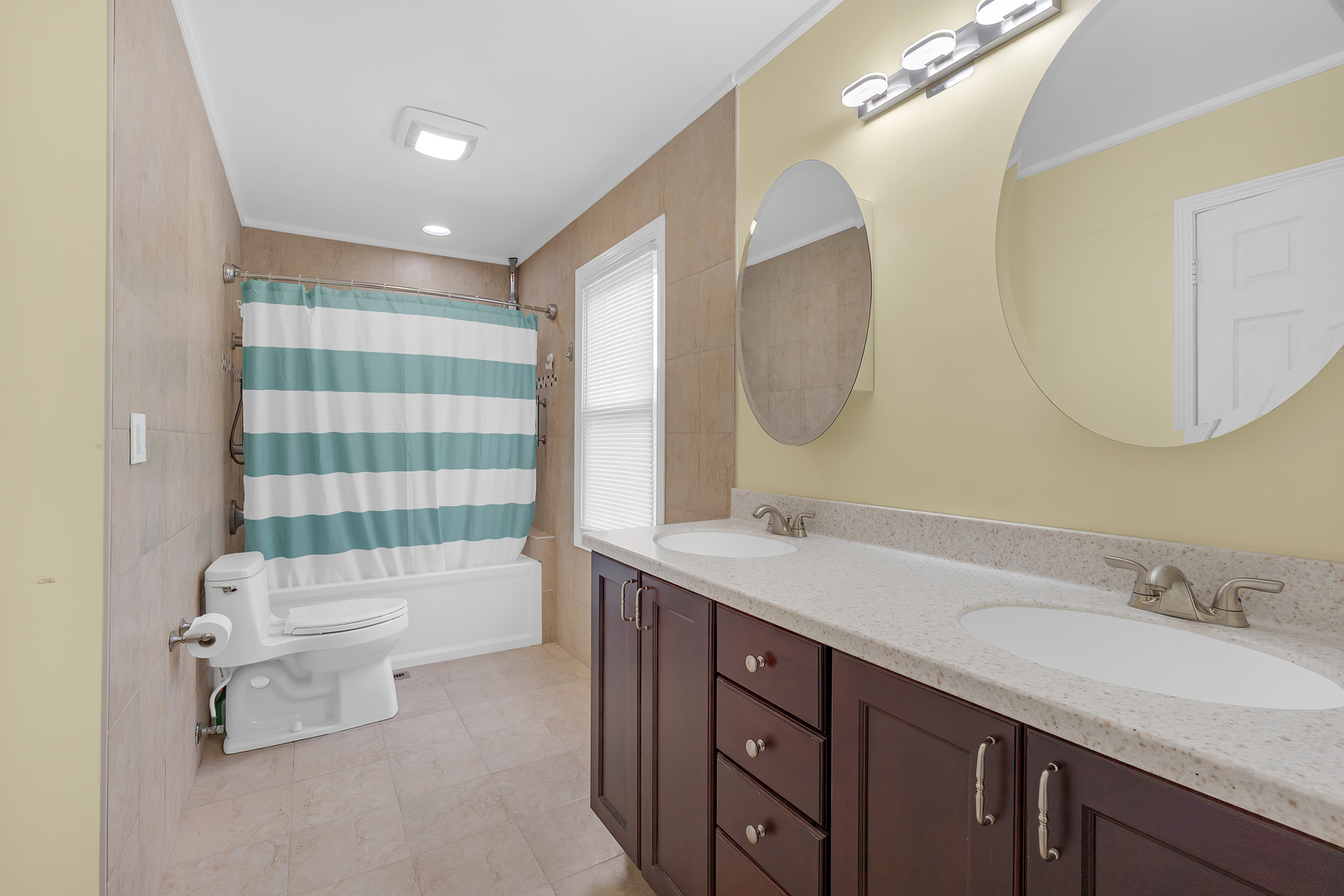 320 E Fox Hill Drive Property Photo 18