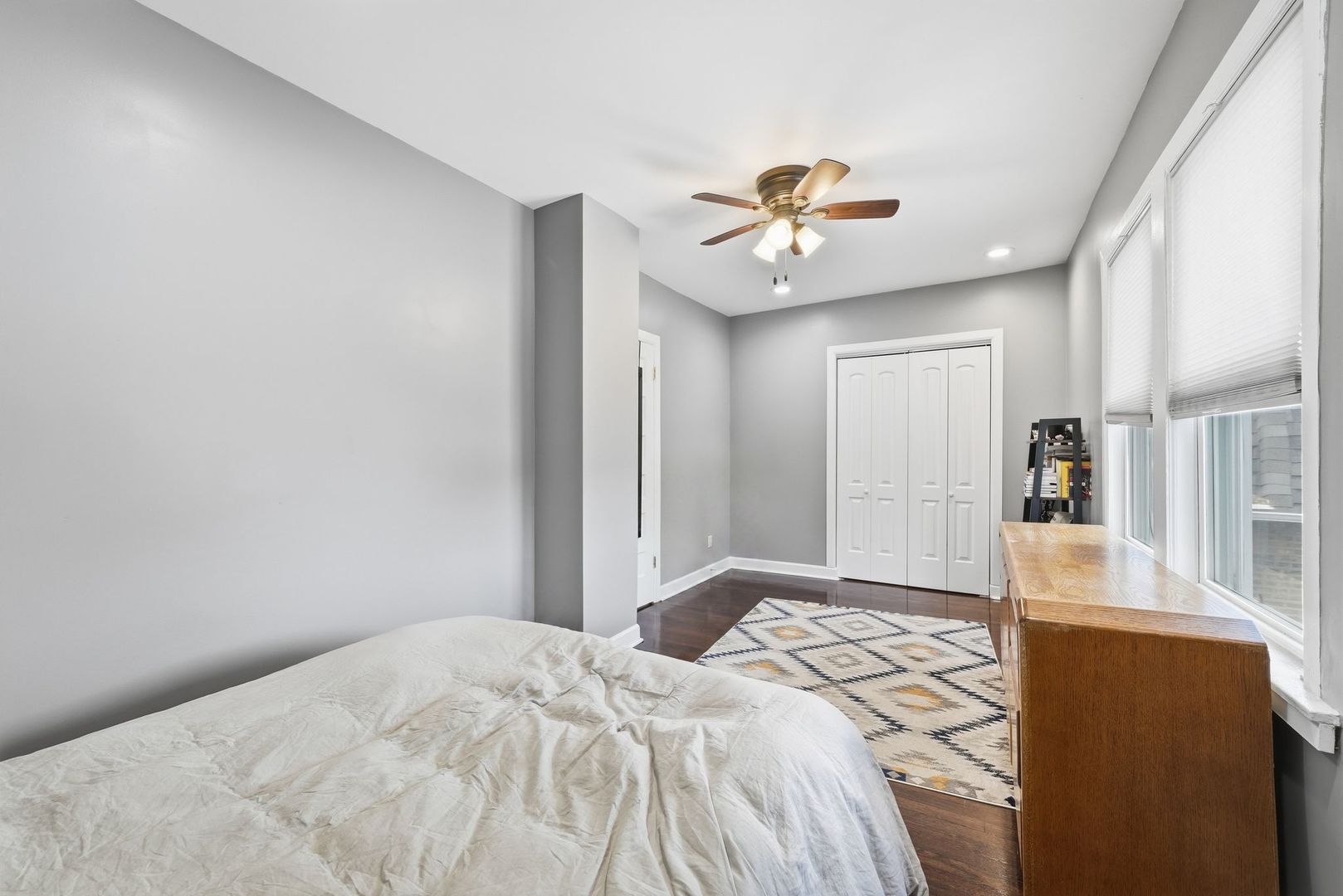 1235 N Harding Avenue Property Photo 16