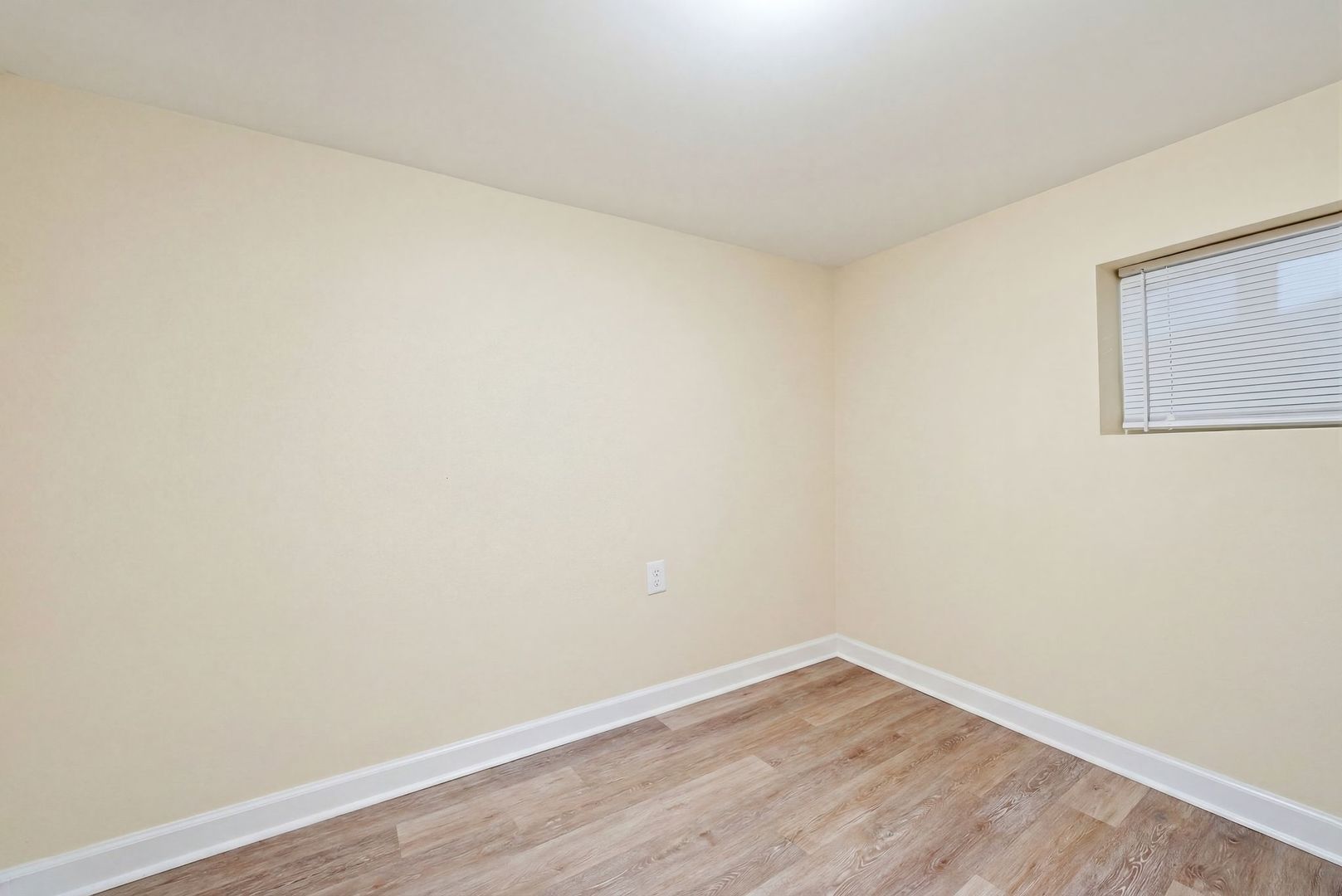 1235 N Harding Avenue Property Photo 27