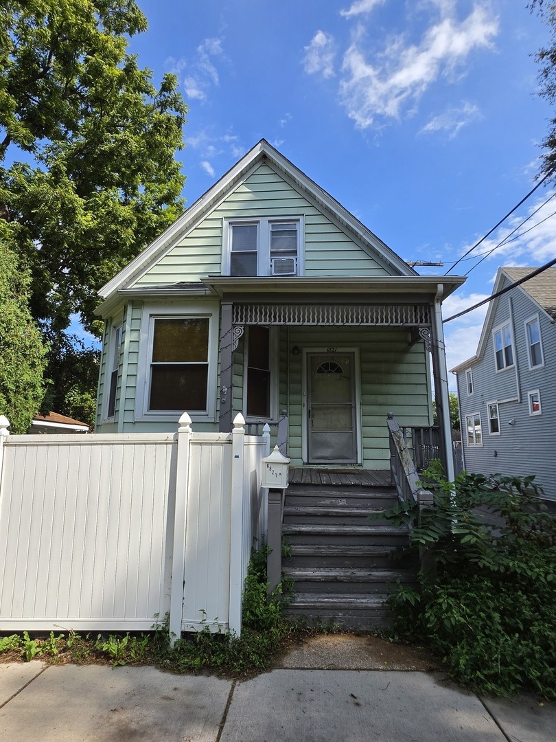 6821 N Ravenswood Avenue Property Photo 1