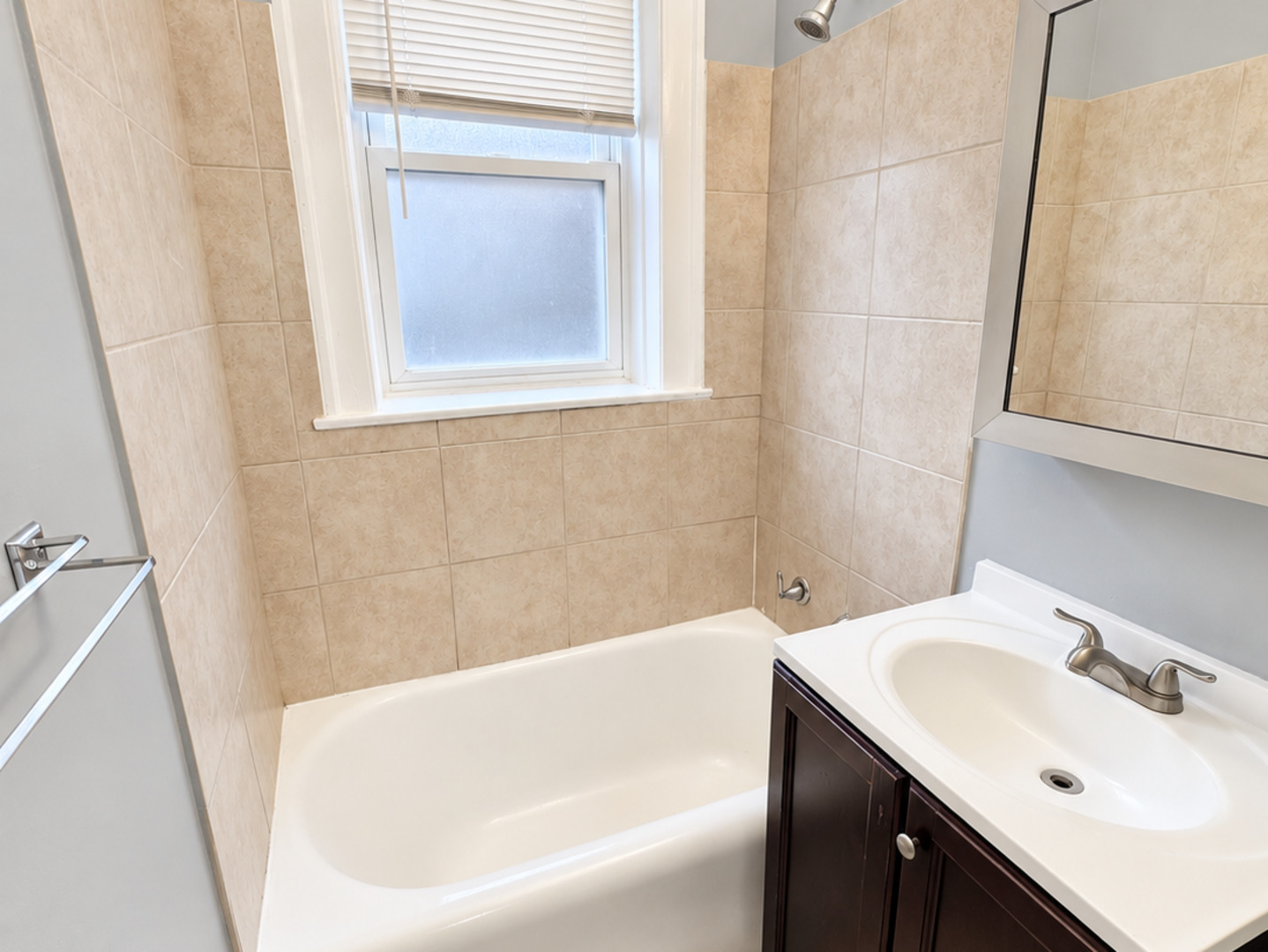 8012 S Essex Avenue 3s Property Photo 6
