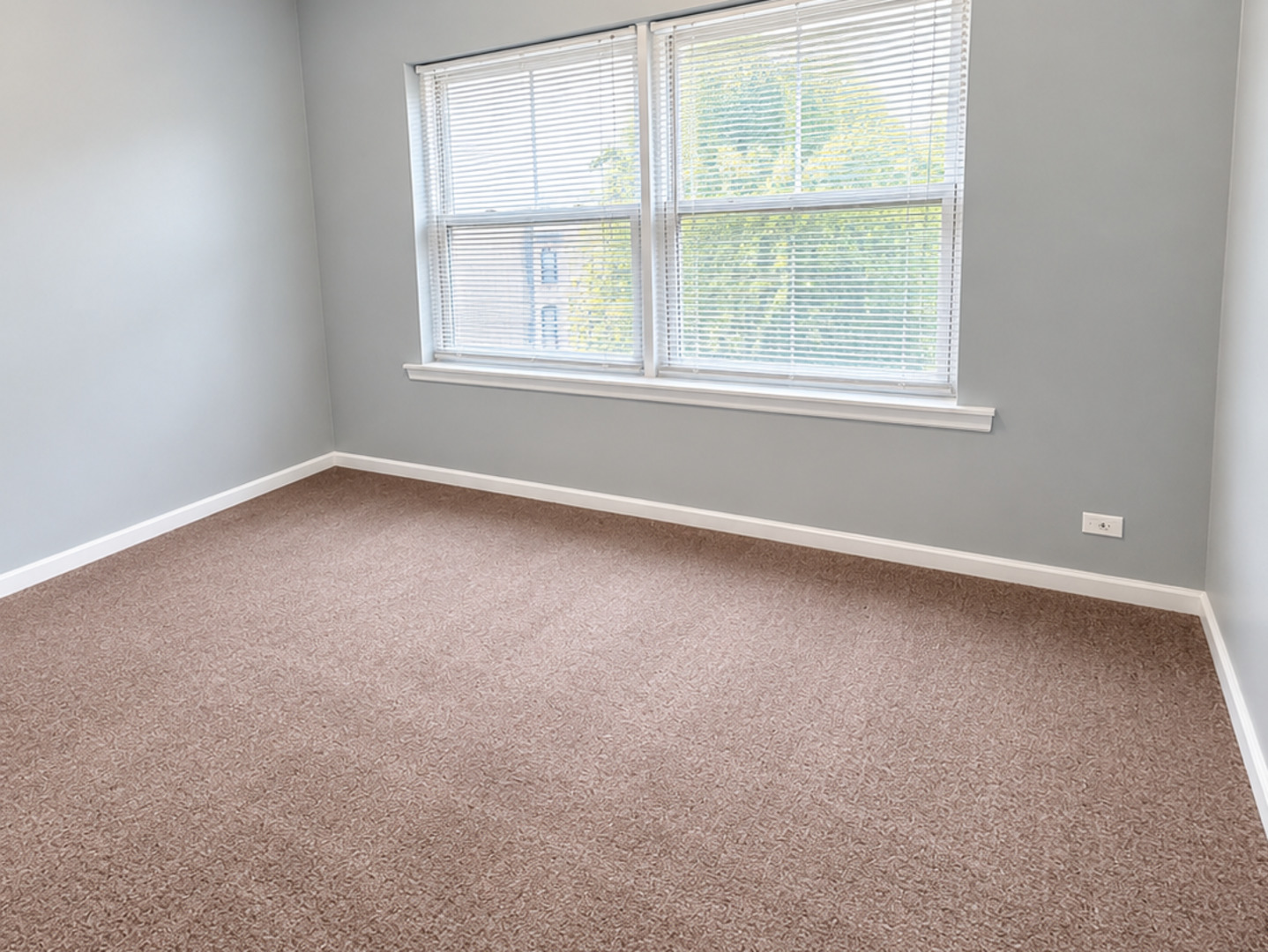 8012 S Essex Avenue 3s Property Photo 7