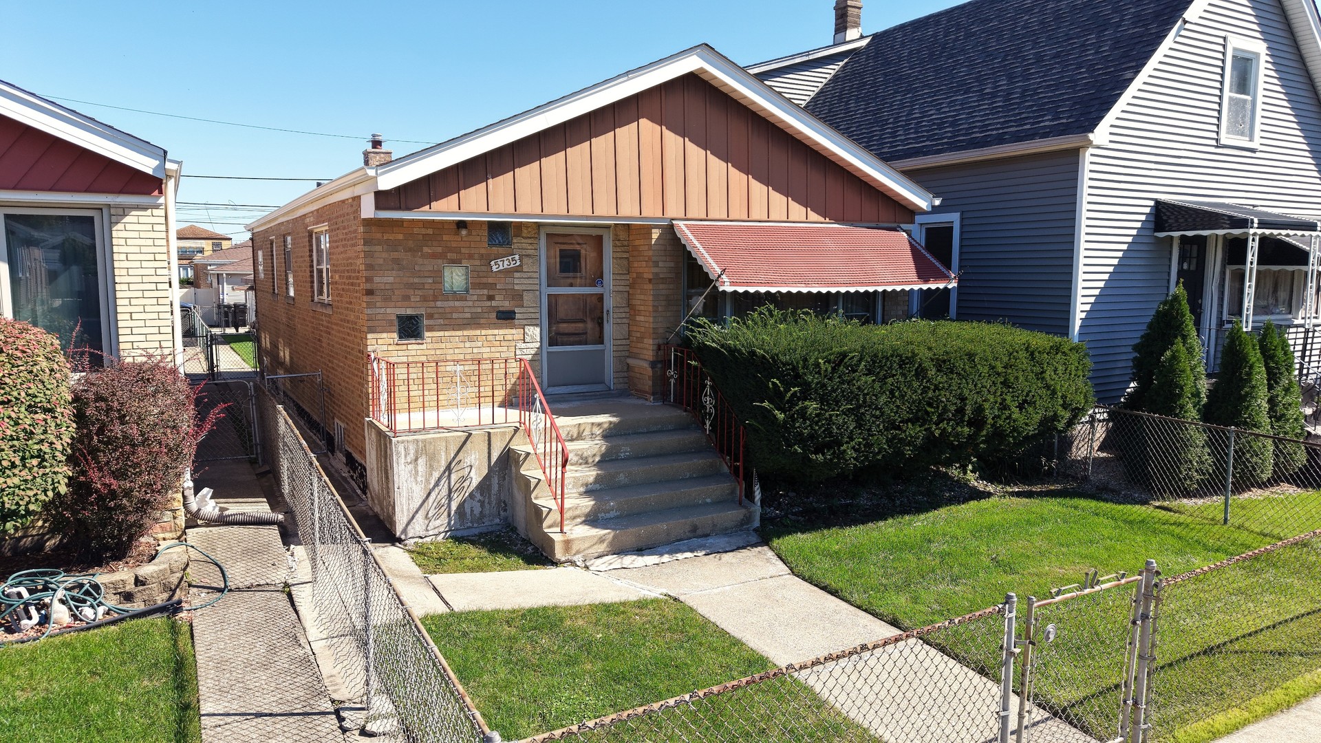 5735 S Moody Avenue Property Photo 4