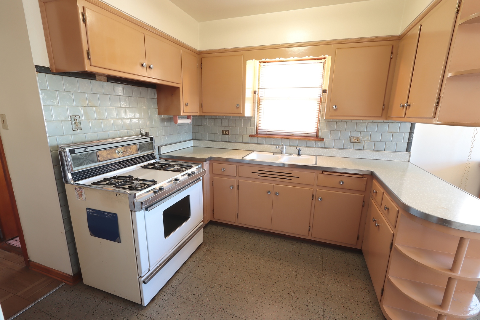 5735 S Moody Avenue Property Photo 18