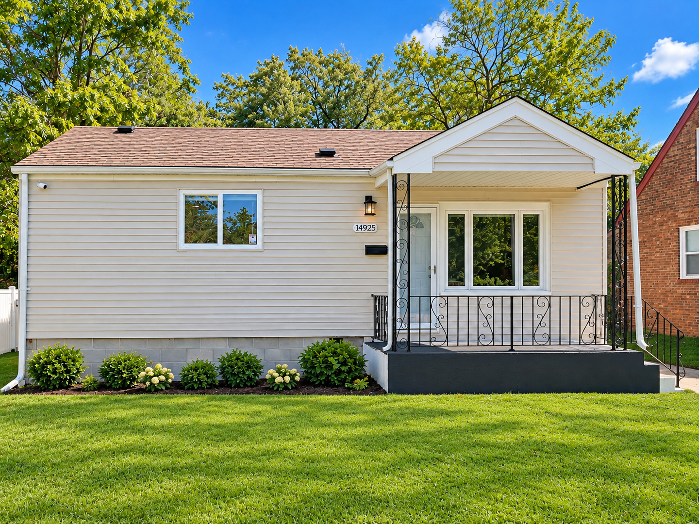 14925 Riverside Drive Property Photo 1