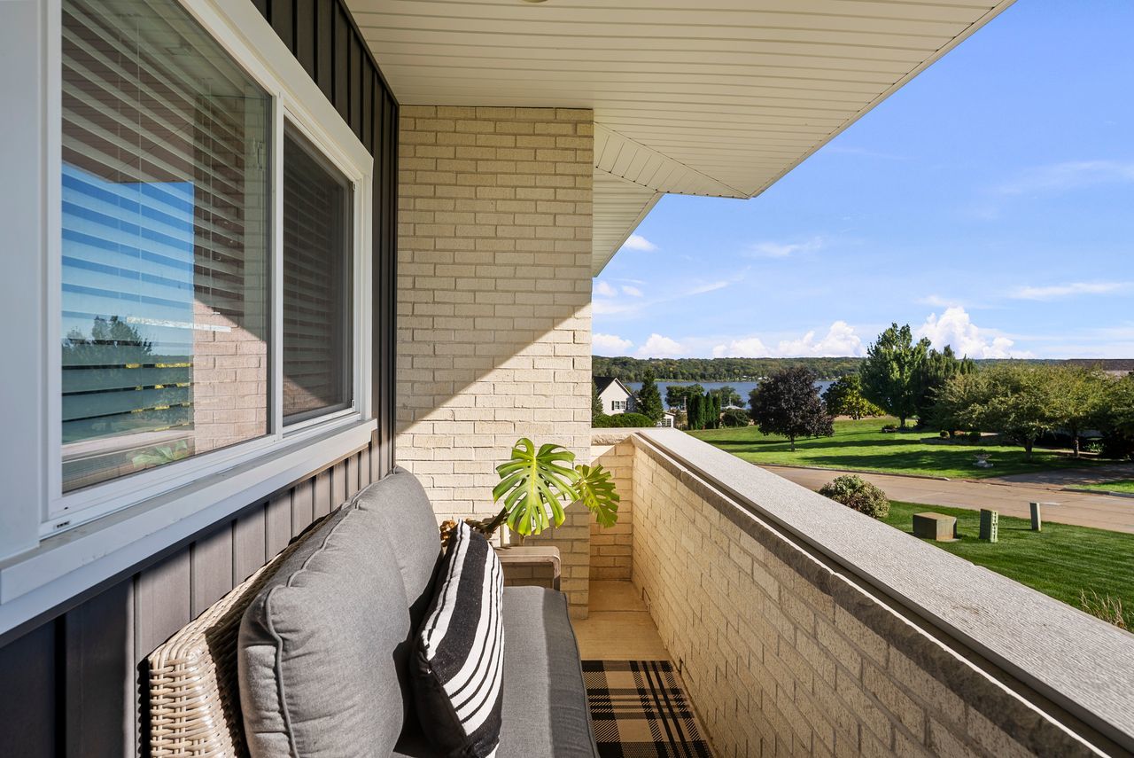 27086 238th Street Property Photo 5