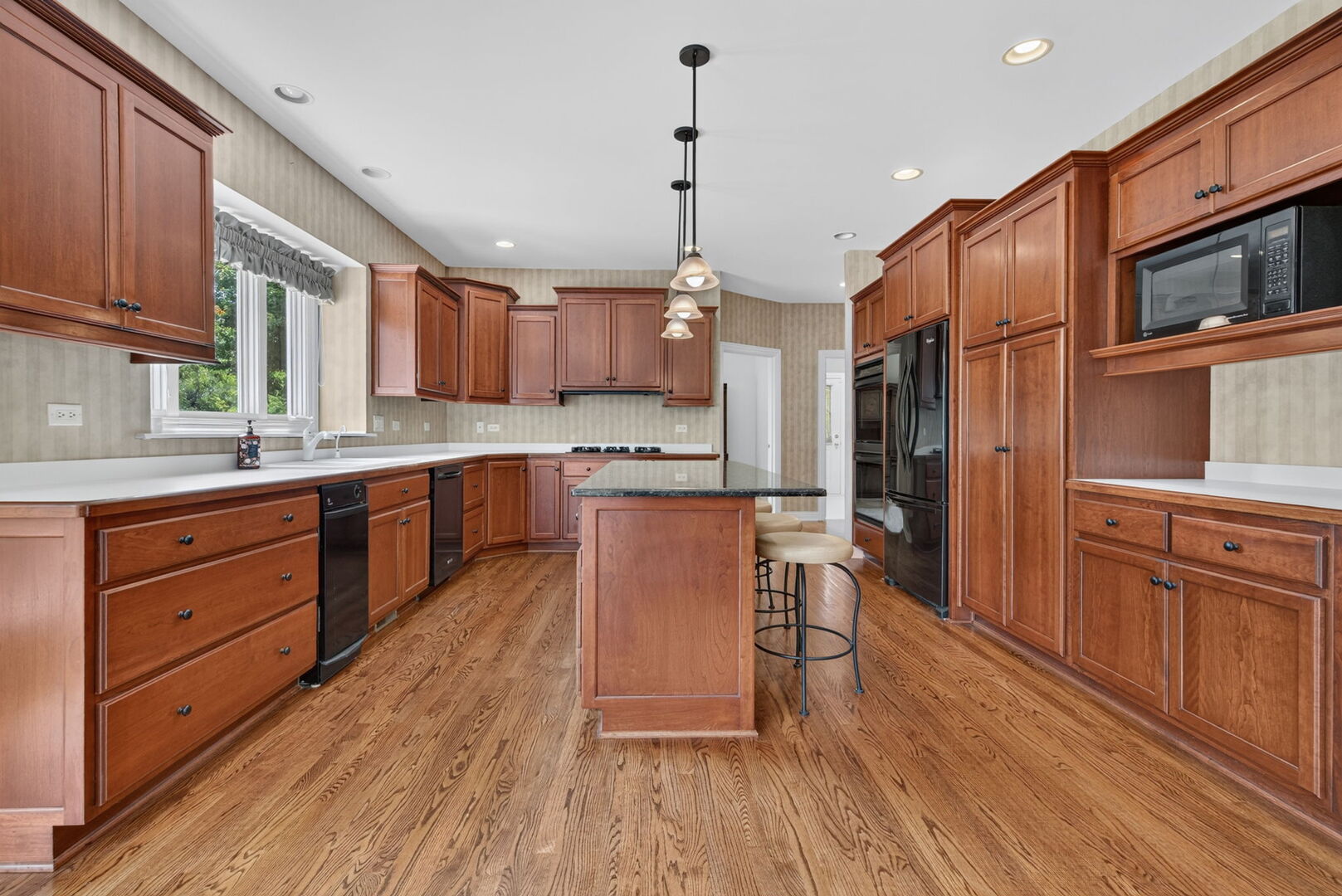 10897 Pioneer Trail Property Photo 13