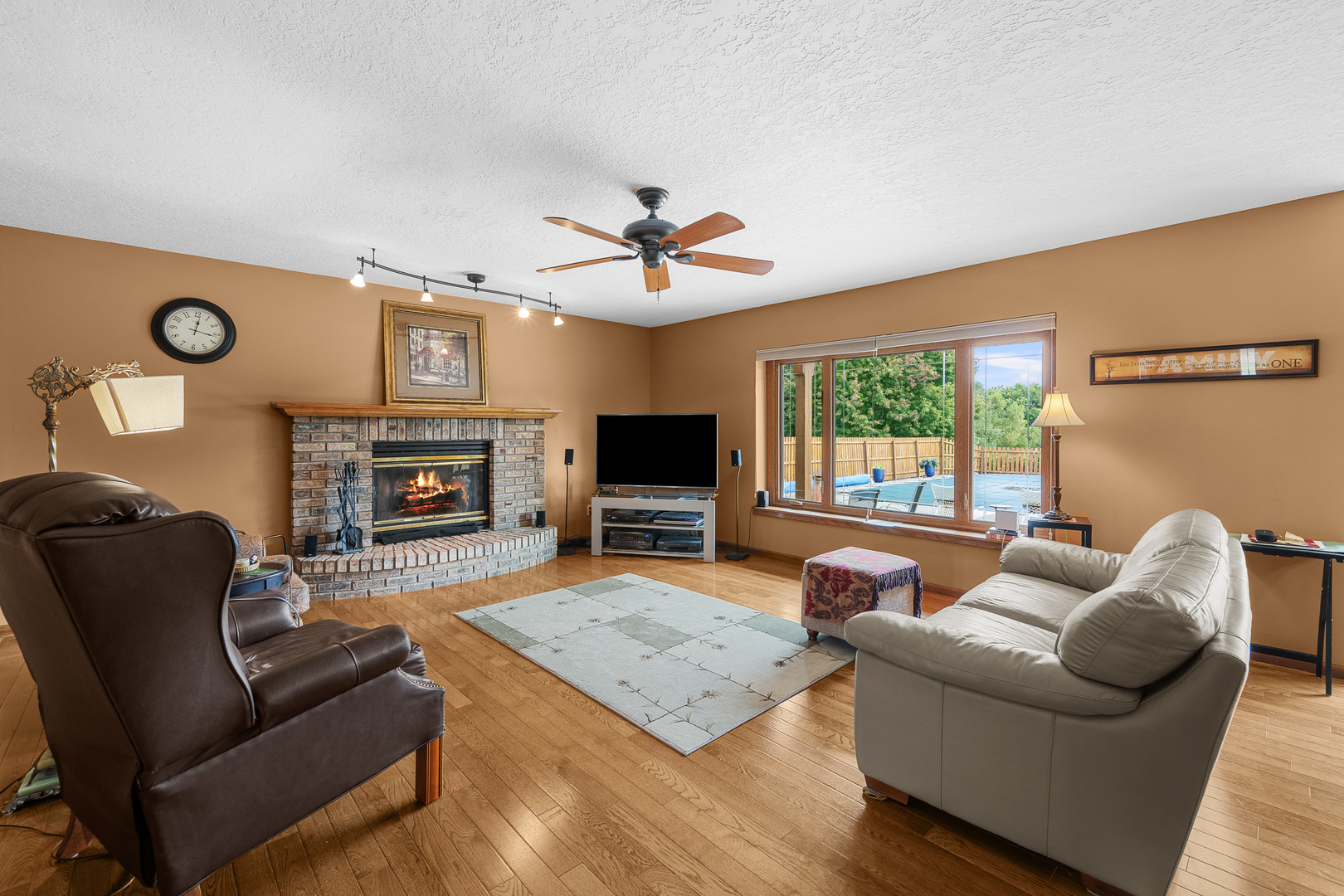 3415 Woodcrest Drive Property Photo 6