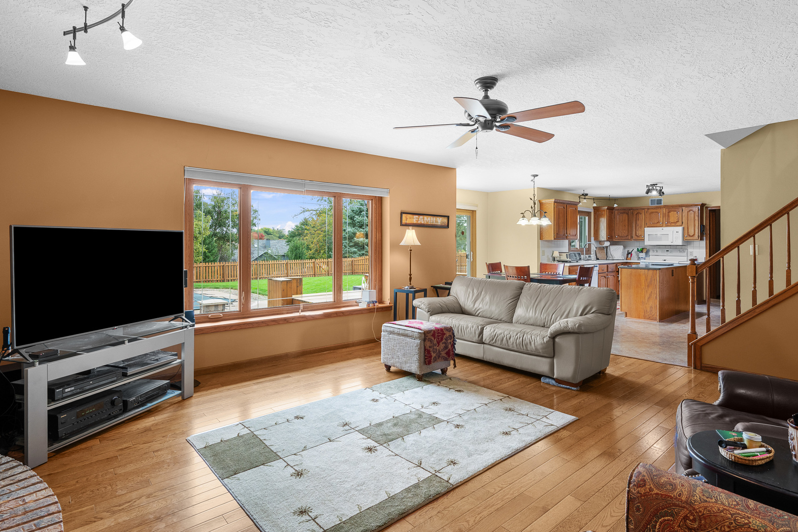 3415 Woodcrest Drive Property Photo 9