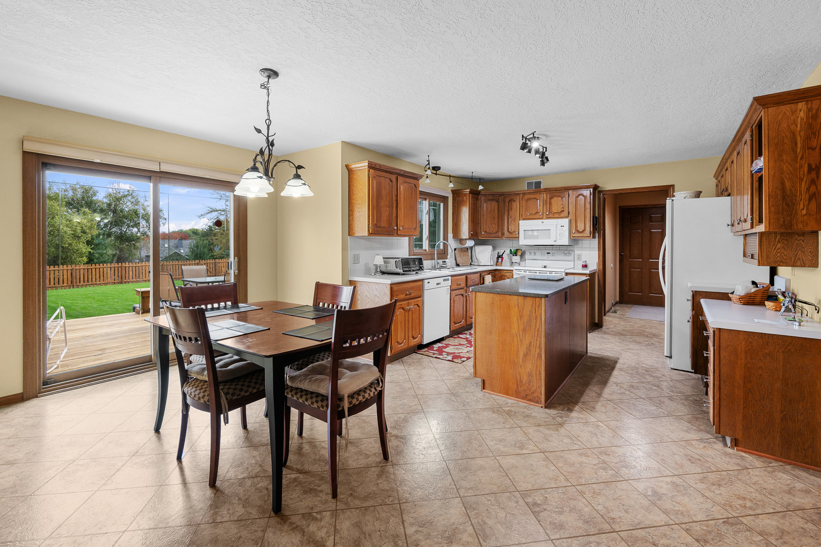 3415 Woodcrest Drive Property Photo 10