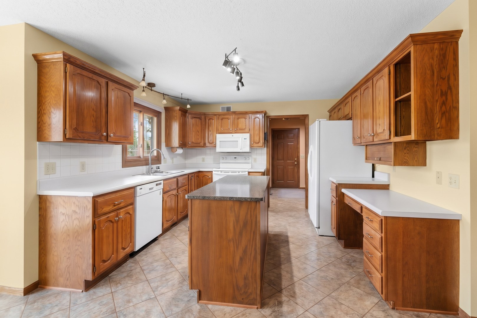 3415 Woodcrest Drive Property Photo 12