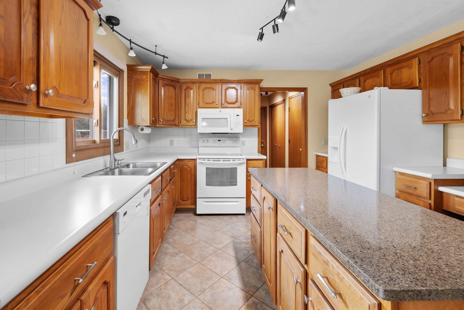 3415 Woodcrest Drive Property Photo 14