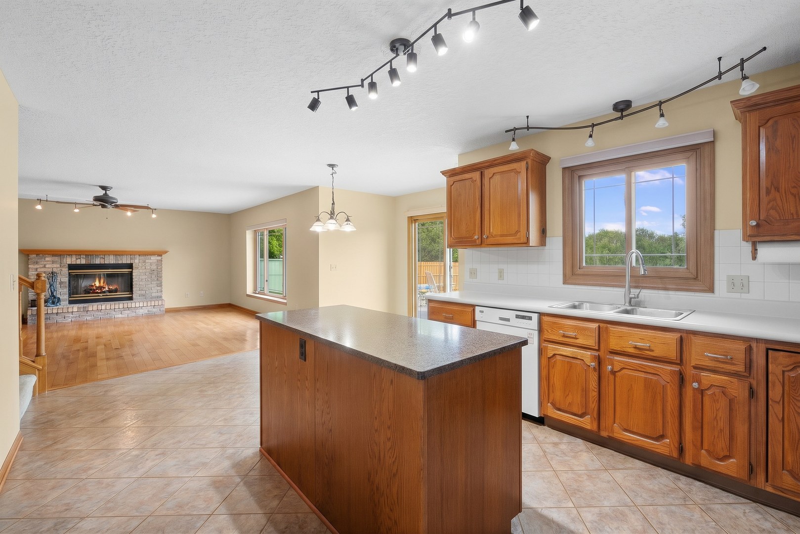 3415 Woodcrest Drive Property Photo 16