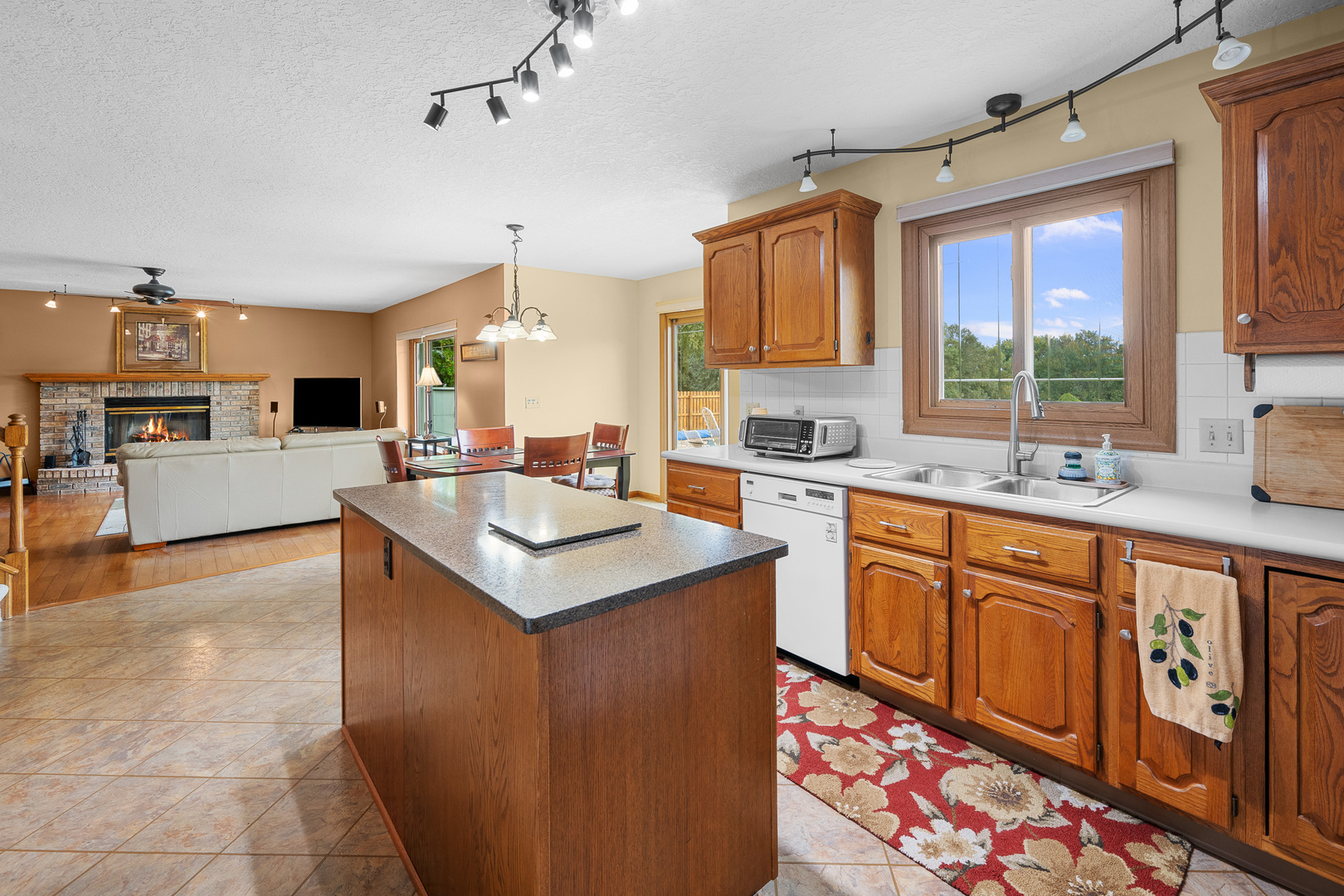 3415 Woodcrest Drive Property Photo 17