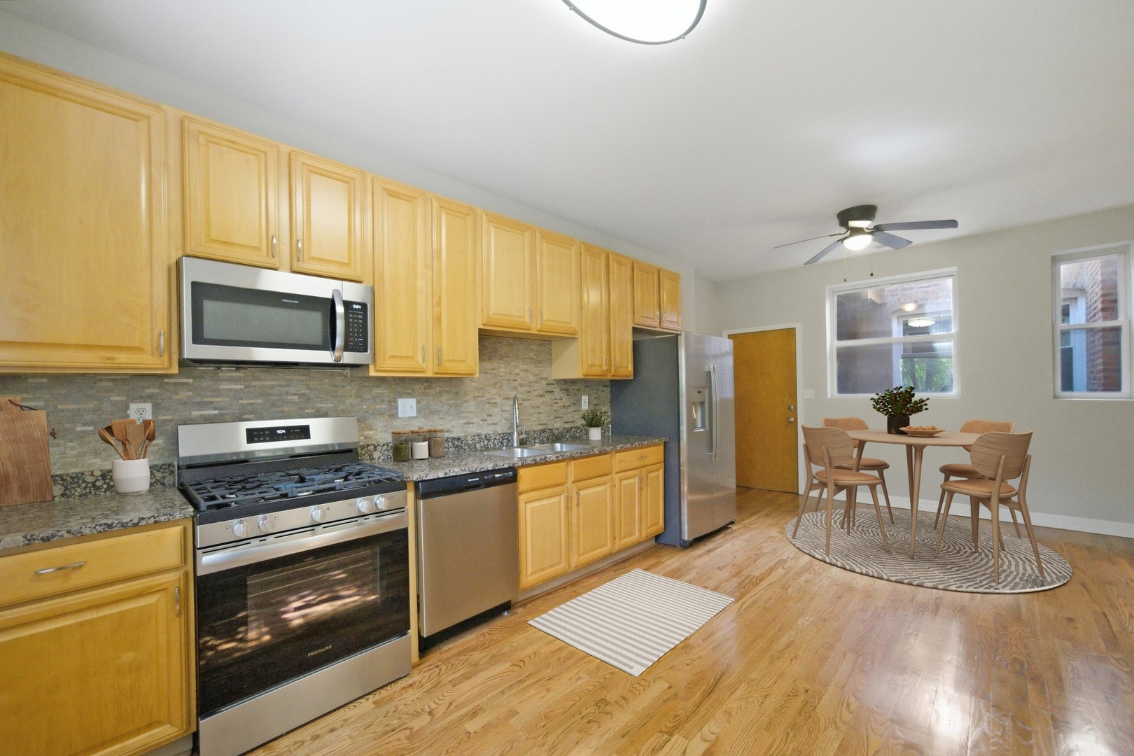 4858 S Indiana Avenue 204 Property Photo 3
