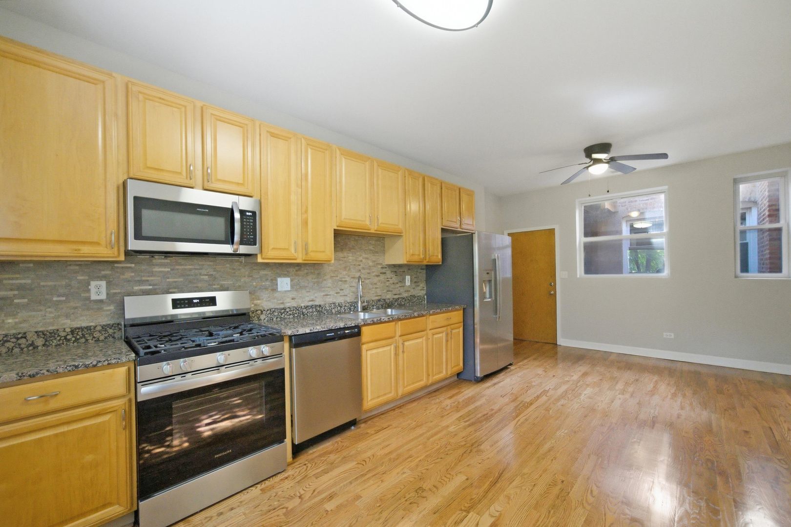 4858 S Indiana Avenue 204 Property Photo 6