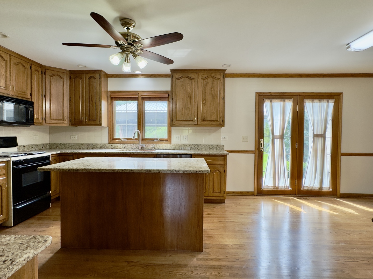 10433 Amber Lane Property Photo 8