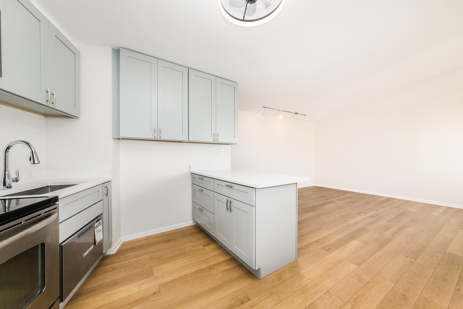 3410 N Lake Shore Drive 15g Property Photo 11