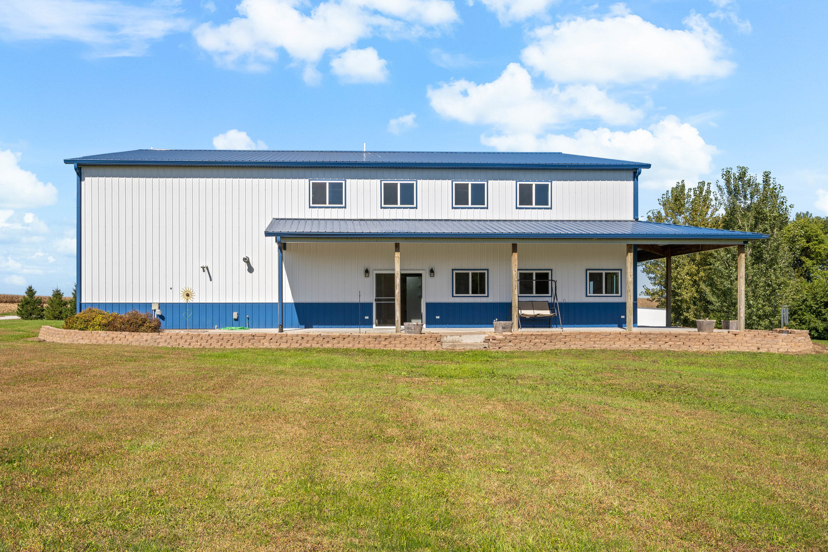 955 300th Street Property Photo 3