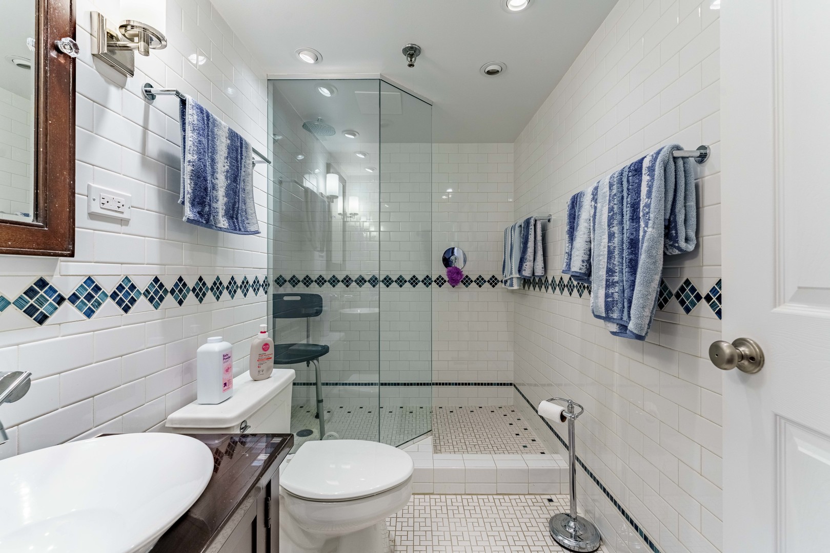 915 N York Street 404 Property Photo 16