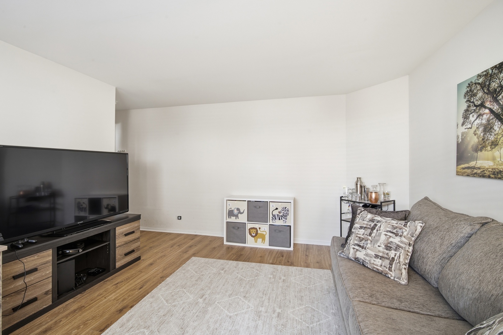 1103 N Claremont Drive Property Photo 4