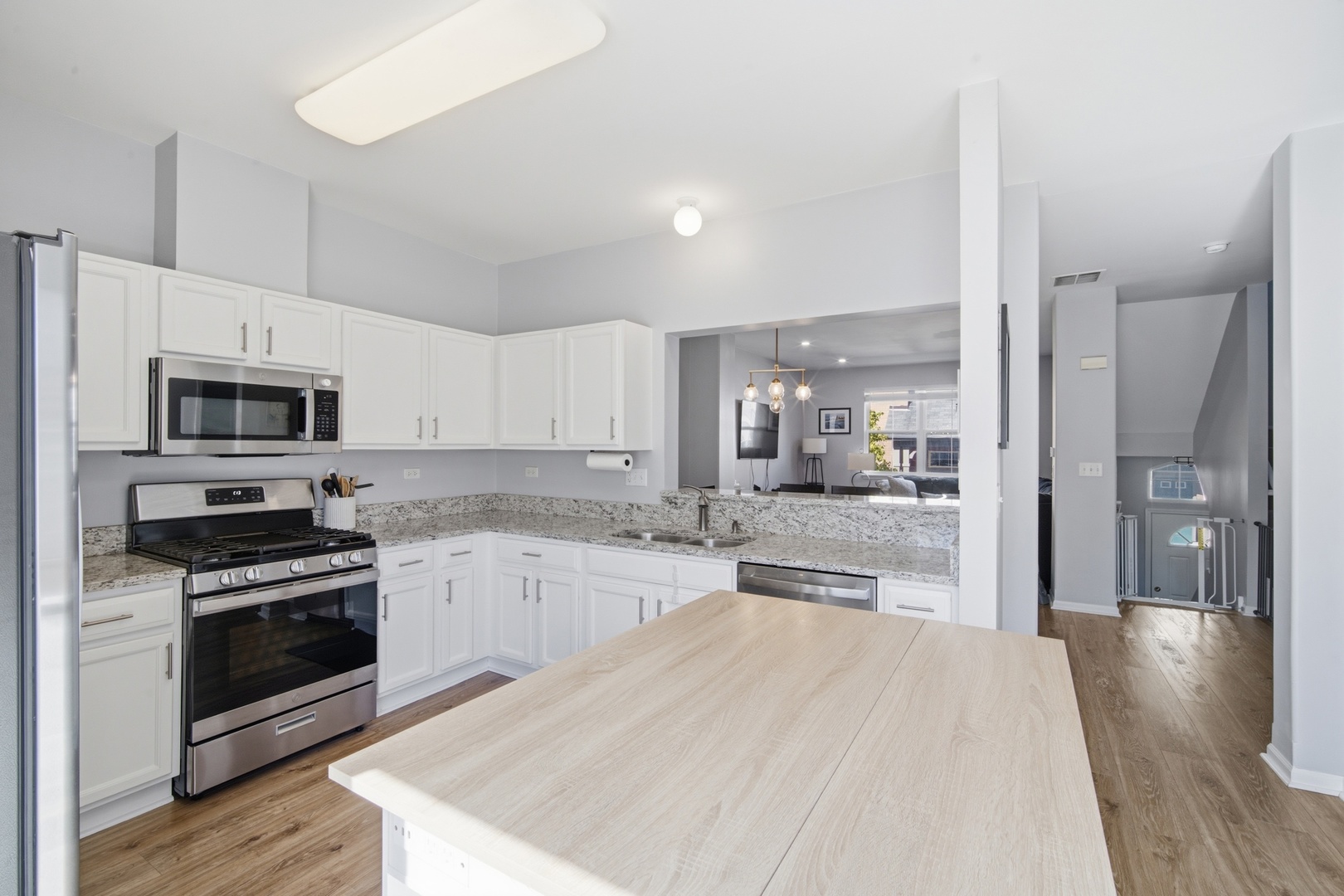 1103 N Claremont Drive Property Photo 6