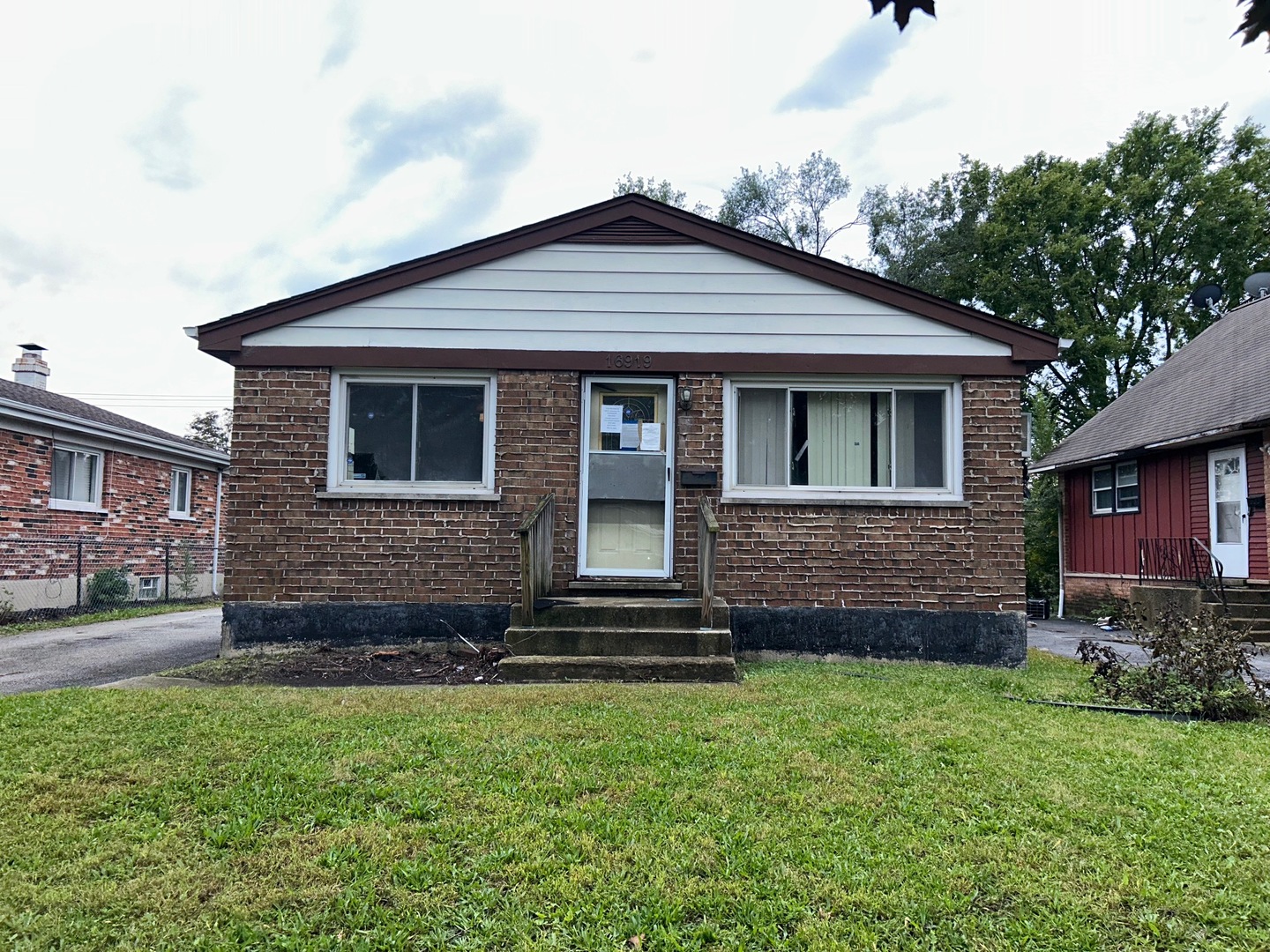 16919 Glen Oaks Drive Property Photo 1