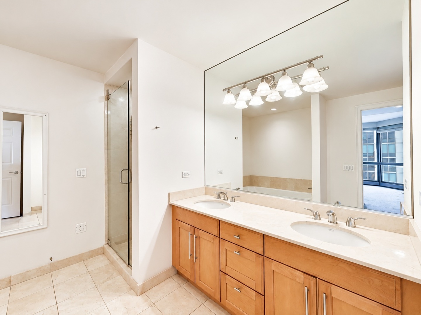 21 E Huron Street 1802 Property Photo 18