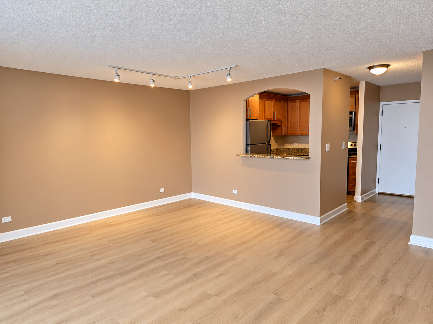 10 E Ontario Street 4601 Property Photo 4