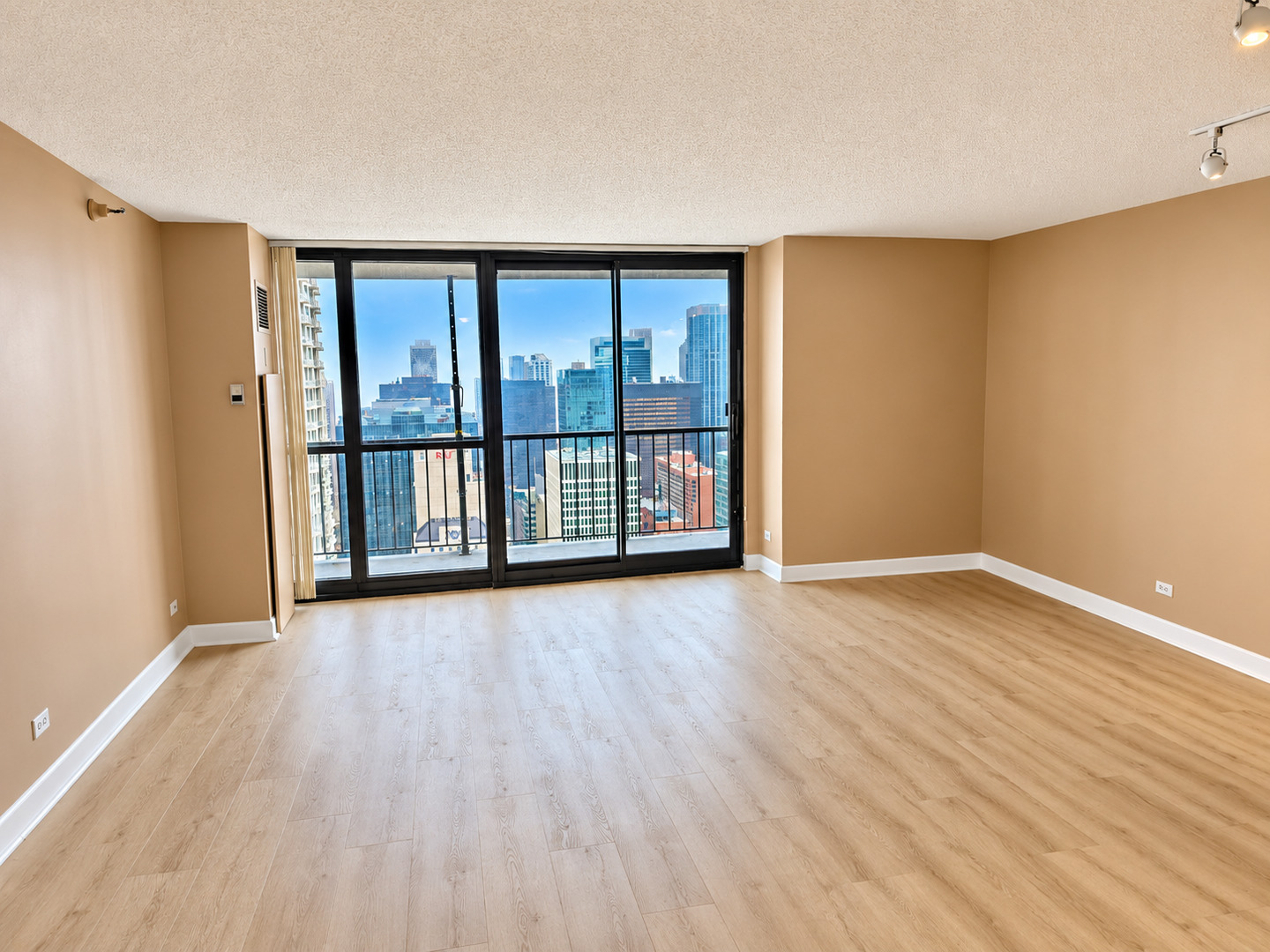 10 E Ontario Street 4601 Property Photo 5