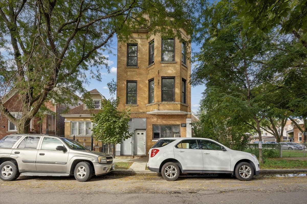 2706 S Saint Louis Avenue Property Photo 1