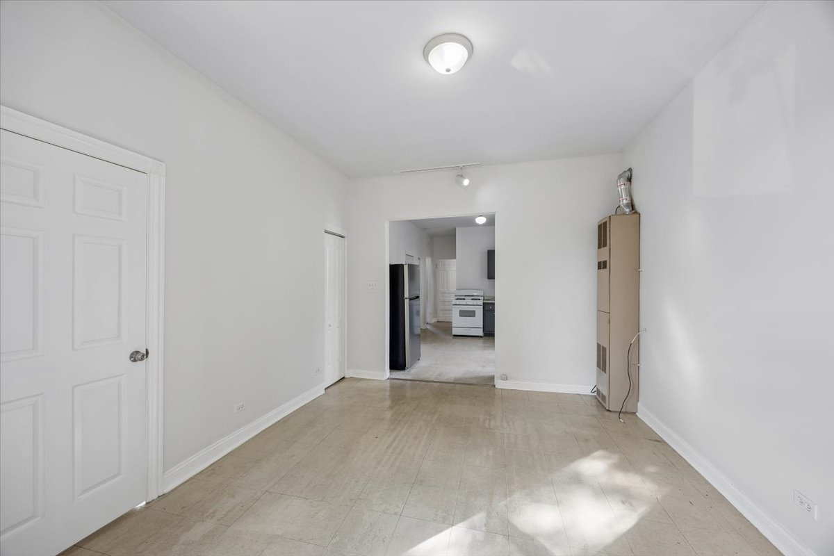 2706 S Saint Louis Avenue Property Photo 3