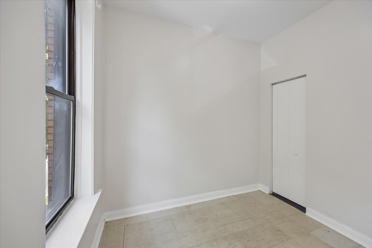 2706 S Saint Louis Avenue Property Photo 4