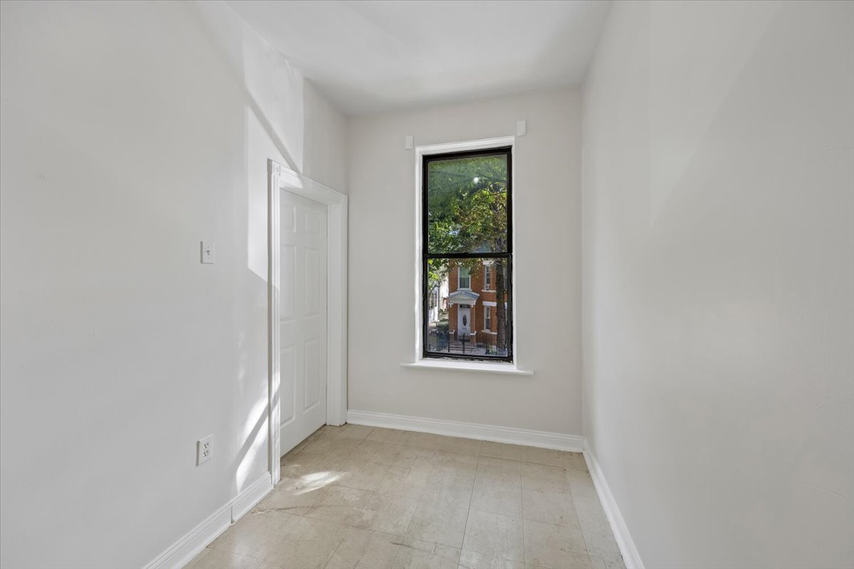 2706 S Saint Louis Avenue Property Photo 5