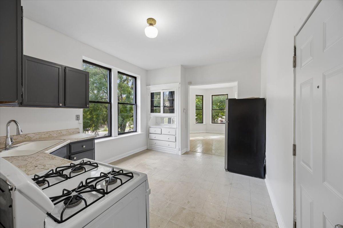 2706 S Saint Louis Avenue Property Photo 7