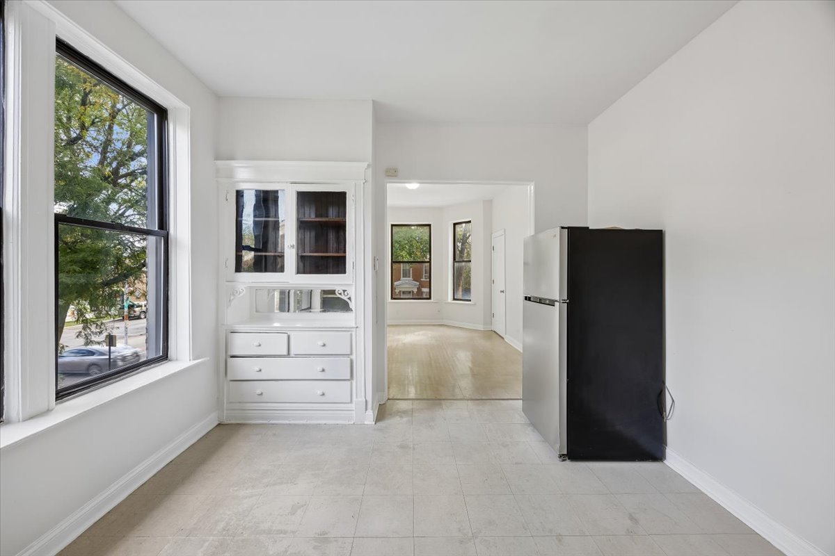 2706 S Saint Louis Avenue Property Photo 8