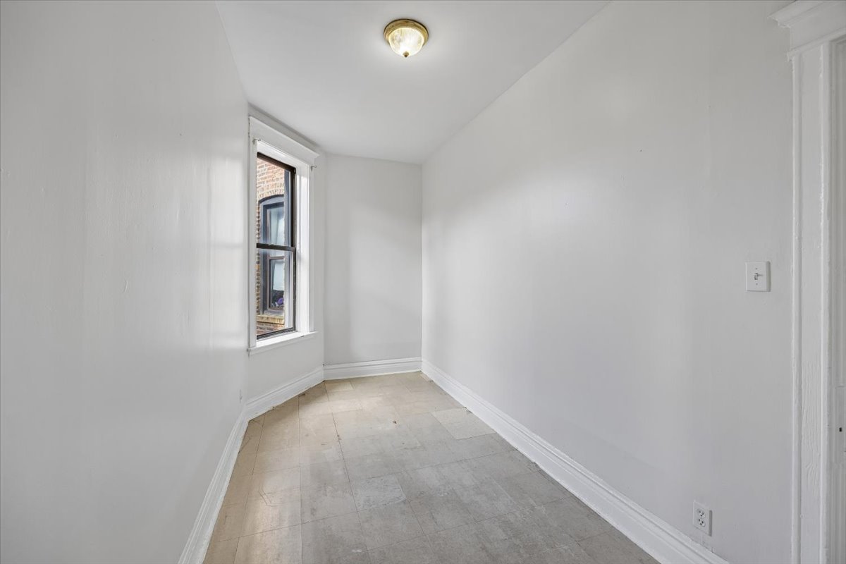2706 S Saint Louis Avenue Property Photo 10