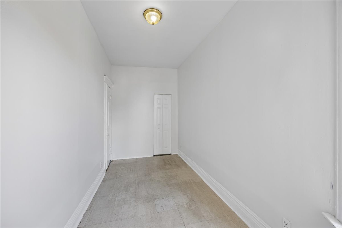 2706 S Saint Louis Avenue Property Photo 11