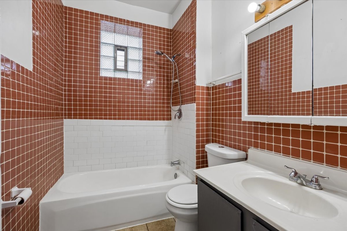 2706 S Saint Louis Avenue Property Photo 12