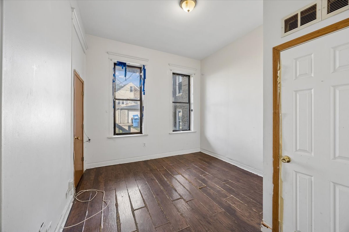 2706 S Saint Louis Avenue Property Photo 16