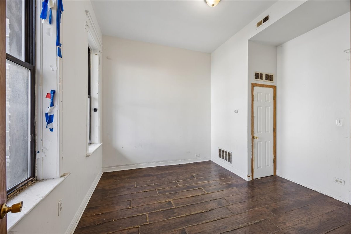 2706 S Saint Louis Avenue Property Photo 17