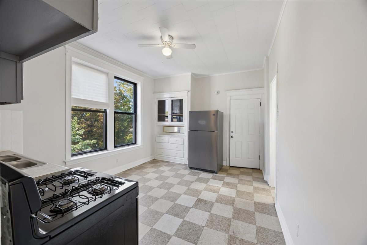 2706 S Saint Louis Avenue Property Photo 23