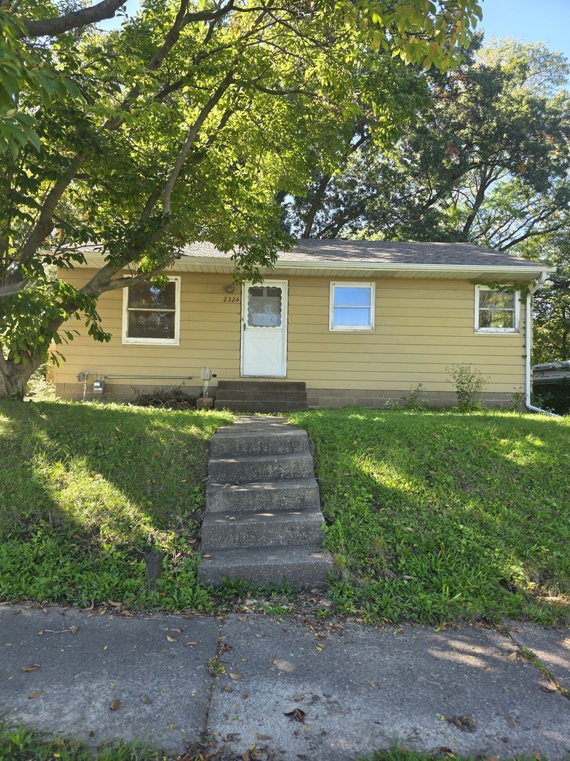 2324 N Sturdevant Street Property Photo 1