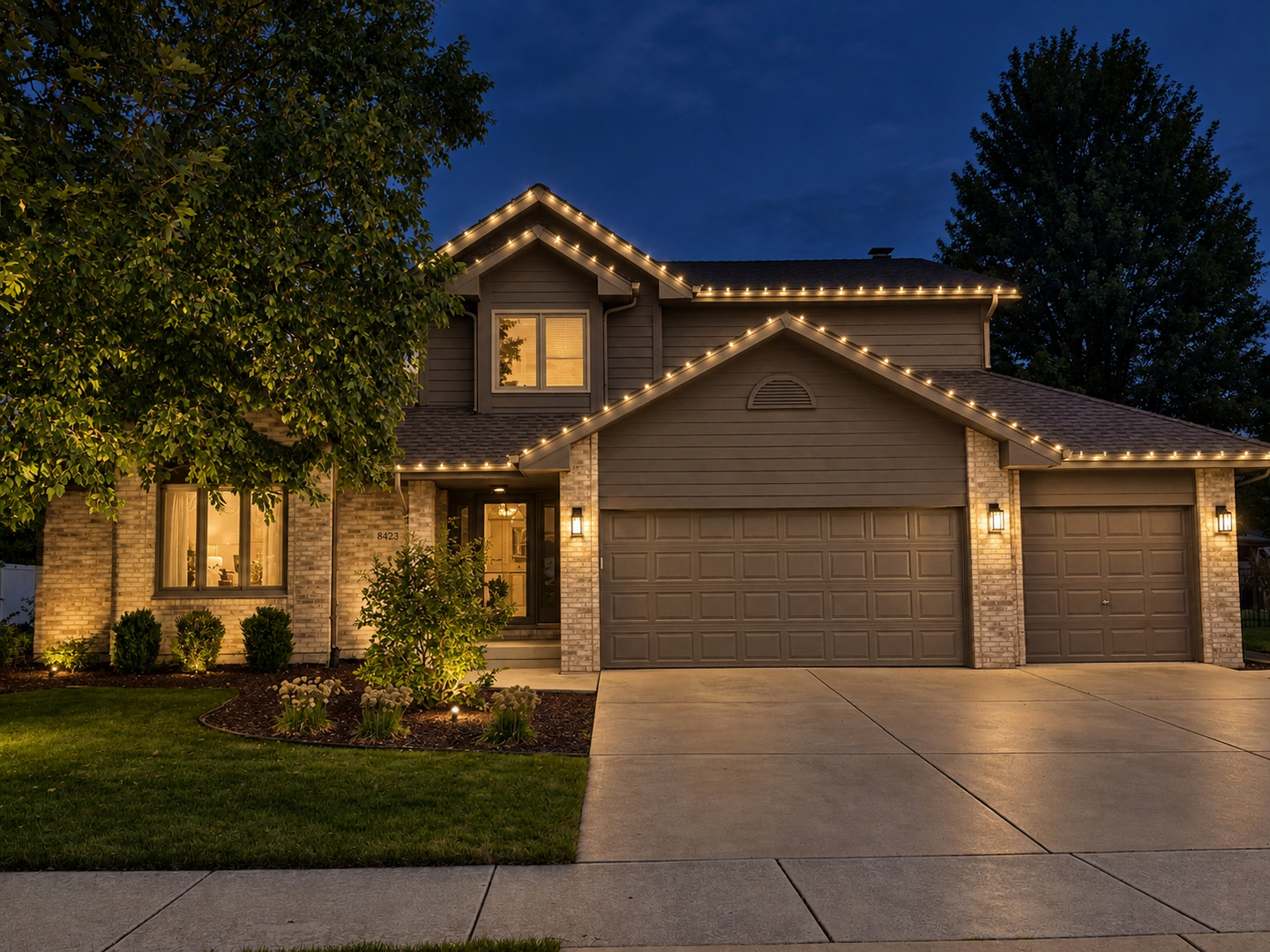 8424 Hollybrook Lane Property Photo 3